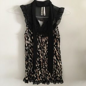 Sleeveless Leopard printed pussybow ruffle top